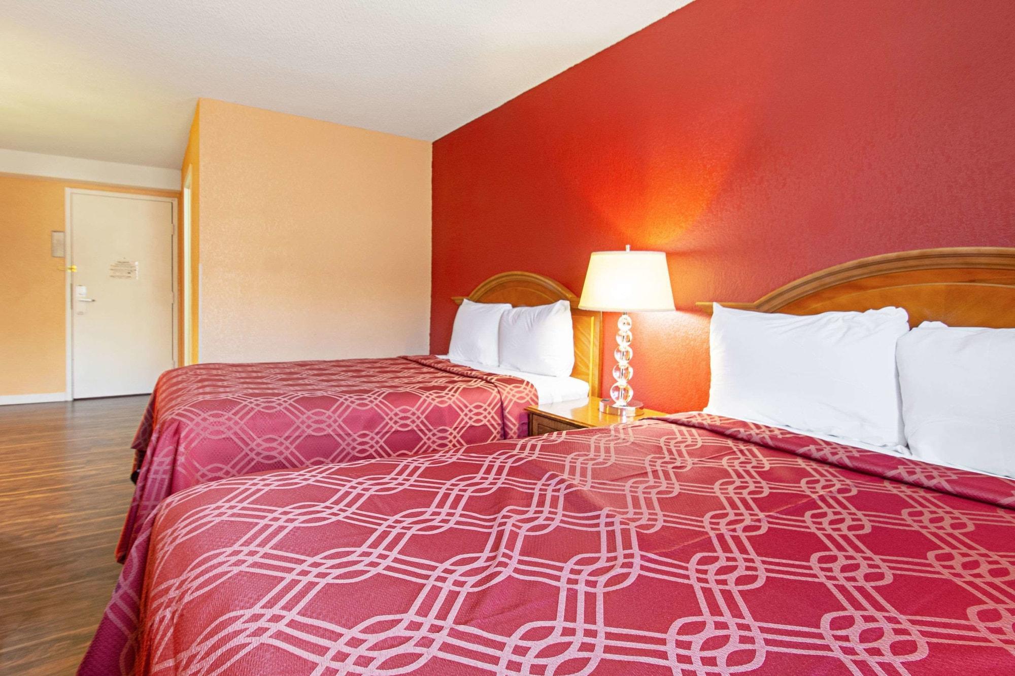 Econo Lodge Utica Luaran gambar