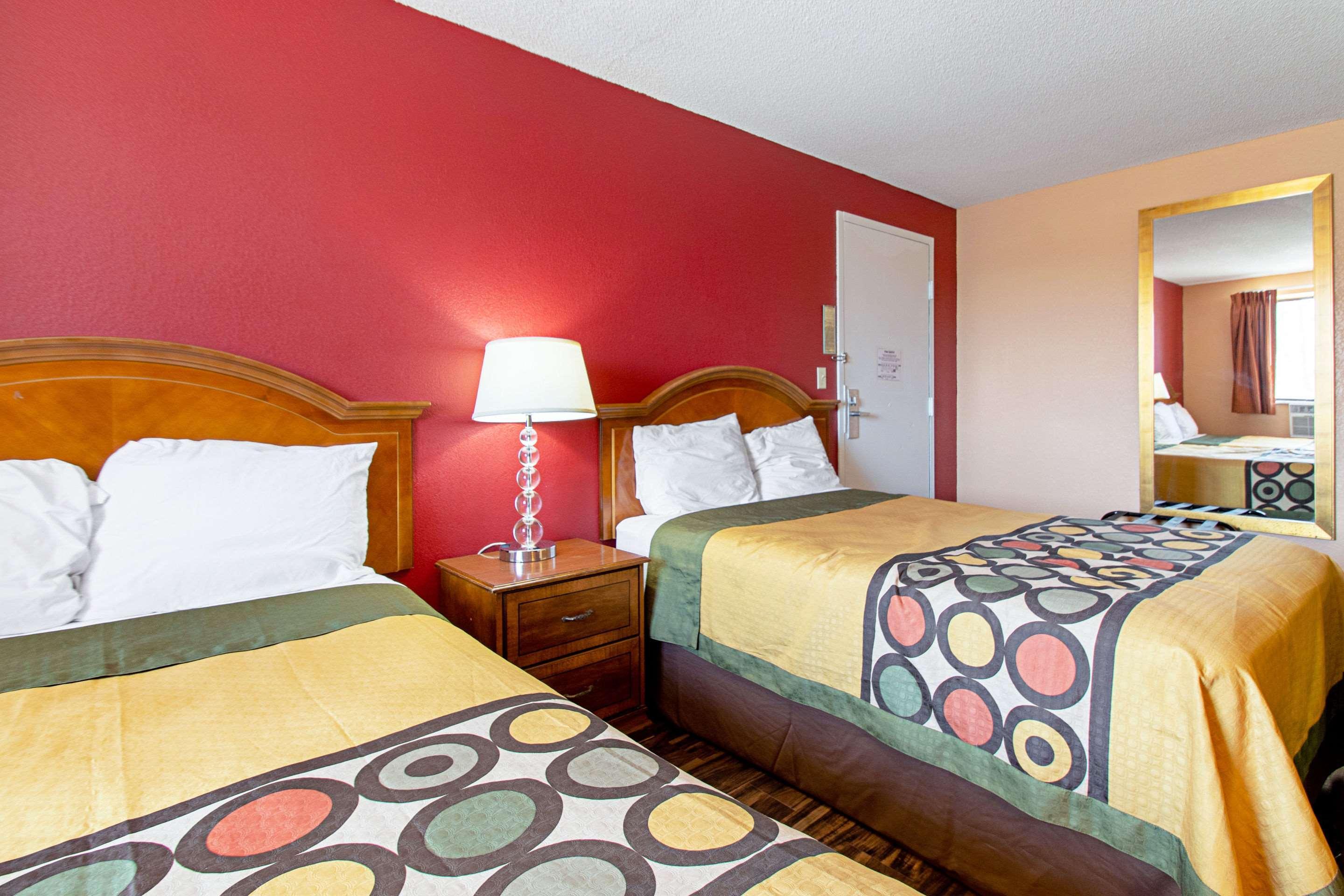 Econo Lodge Utica Luaran gambar