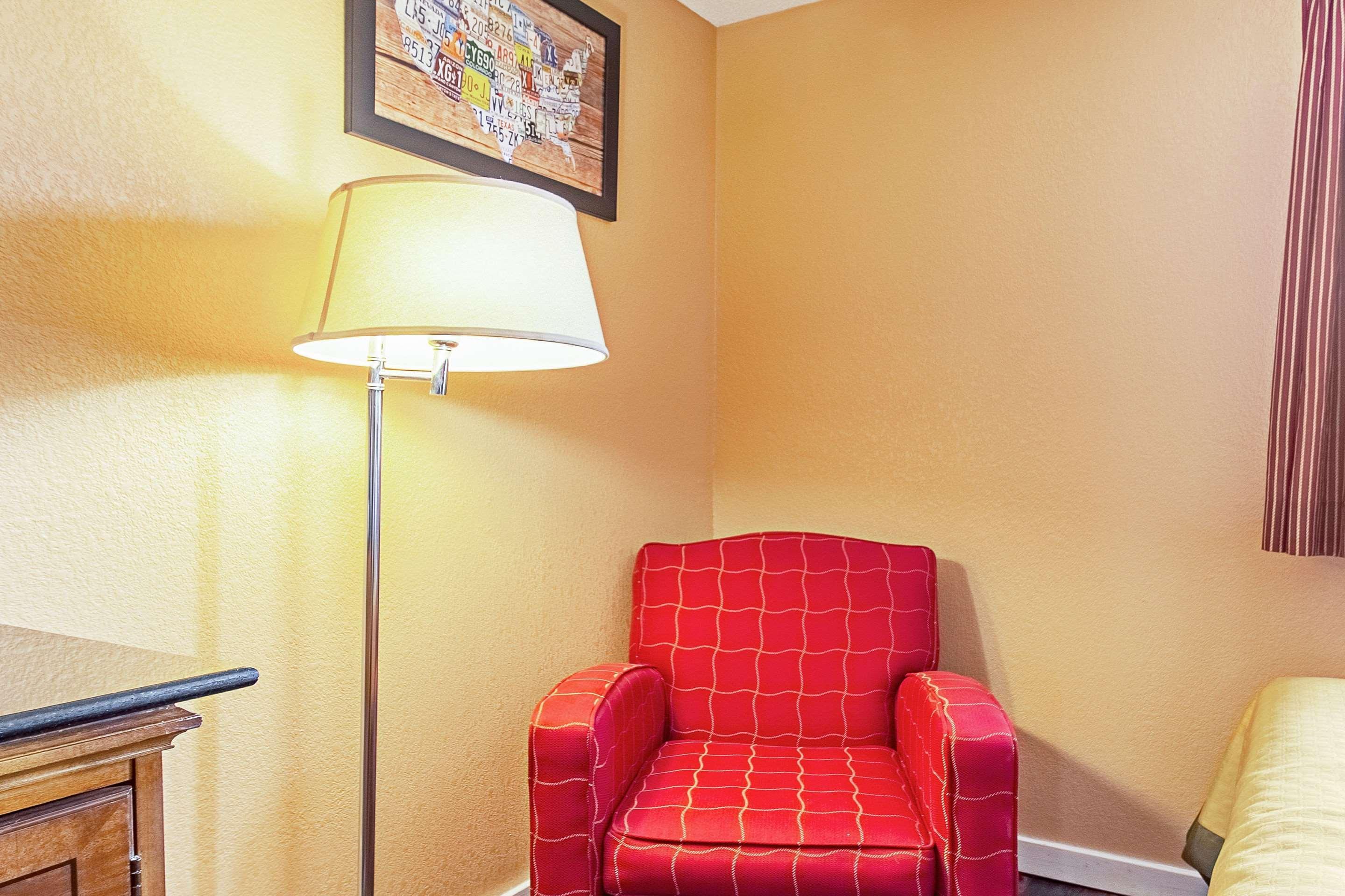 Econo Lodge Utica Luaran gambar