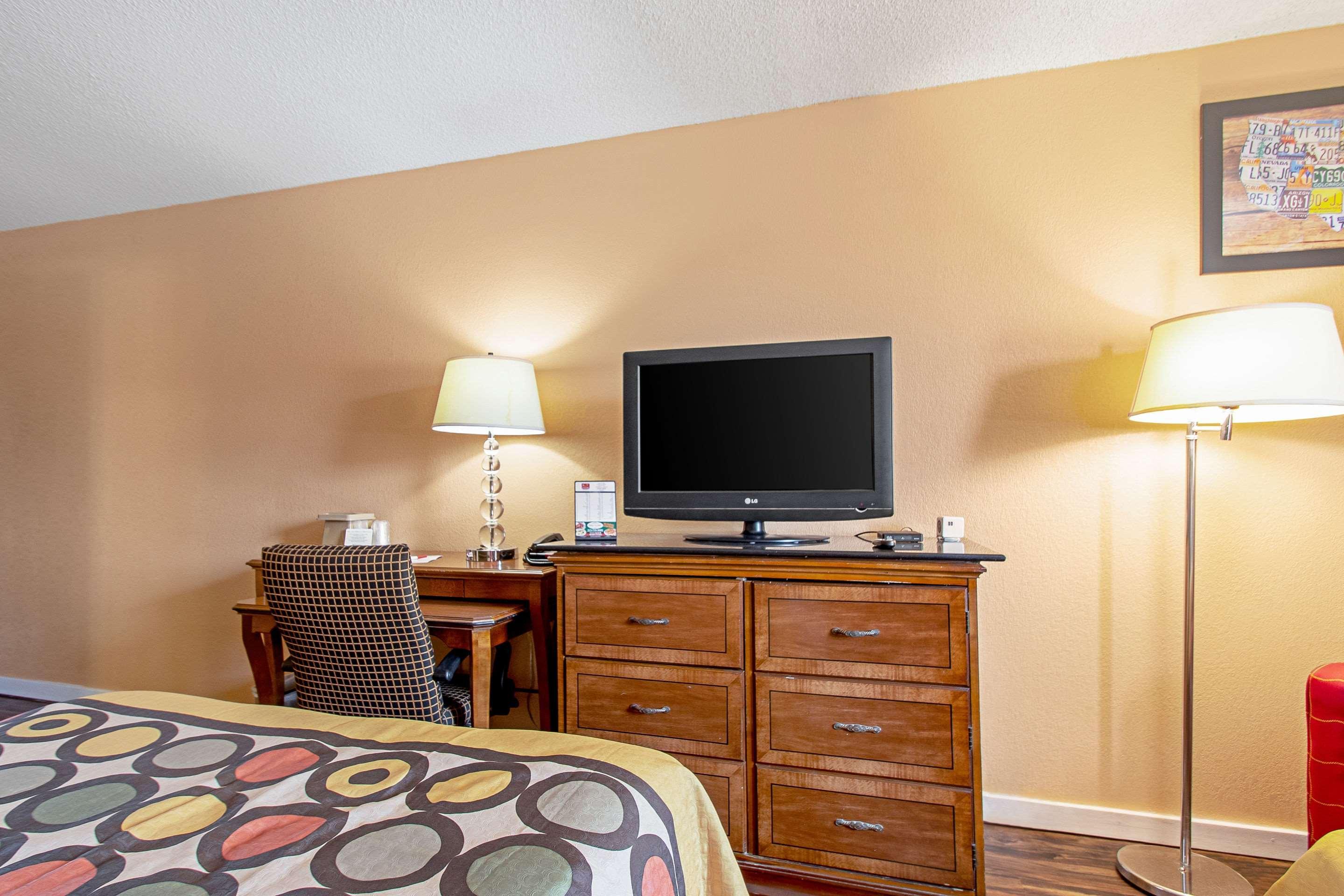 Econo Lodge Utica Luaran gambar