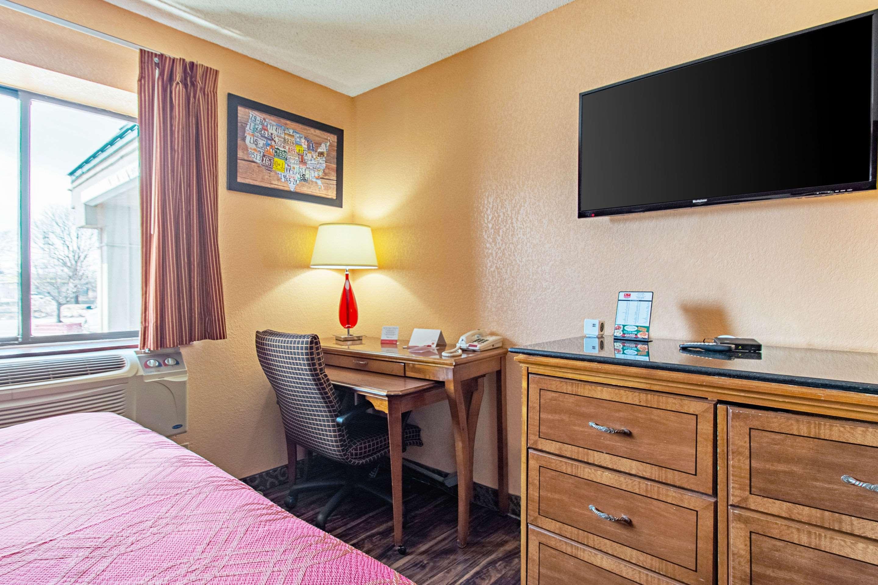 Econo Lodge Utica Luaran gambar
