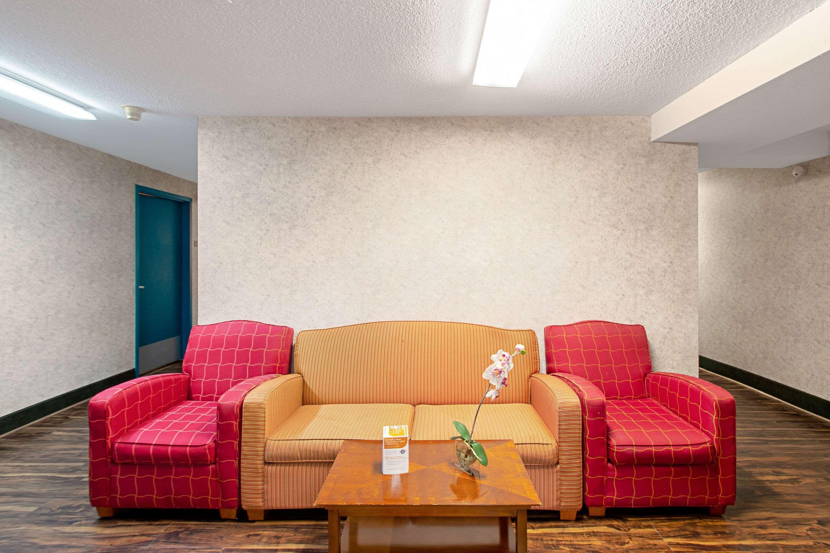 Econo Lodge Utica Luaran gambar