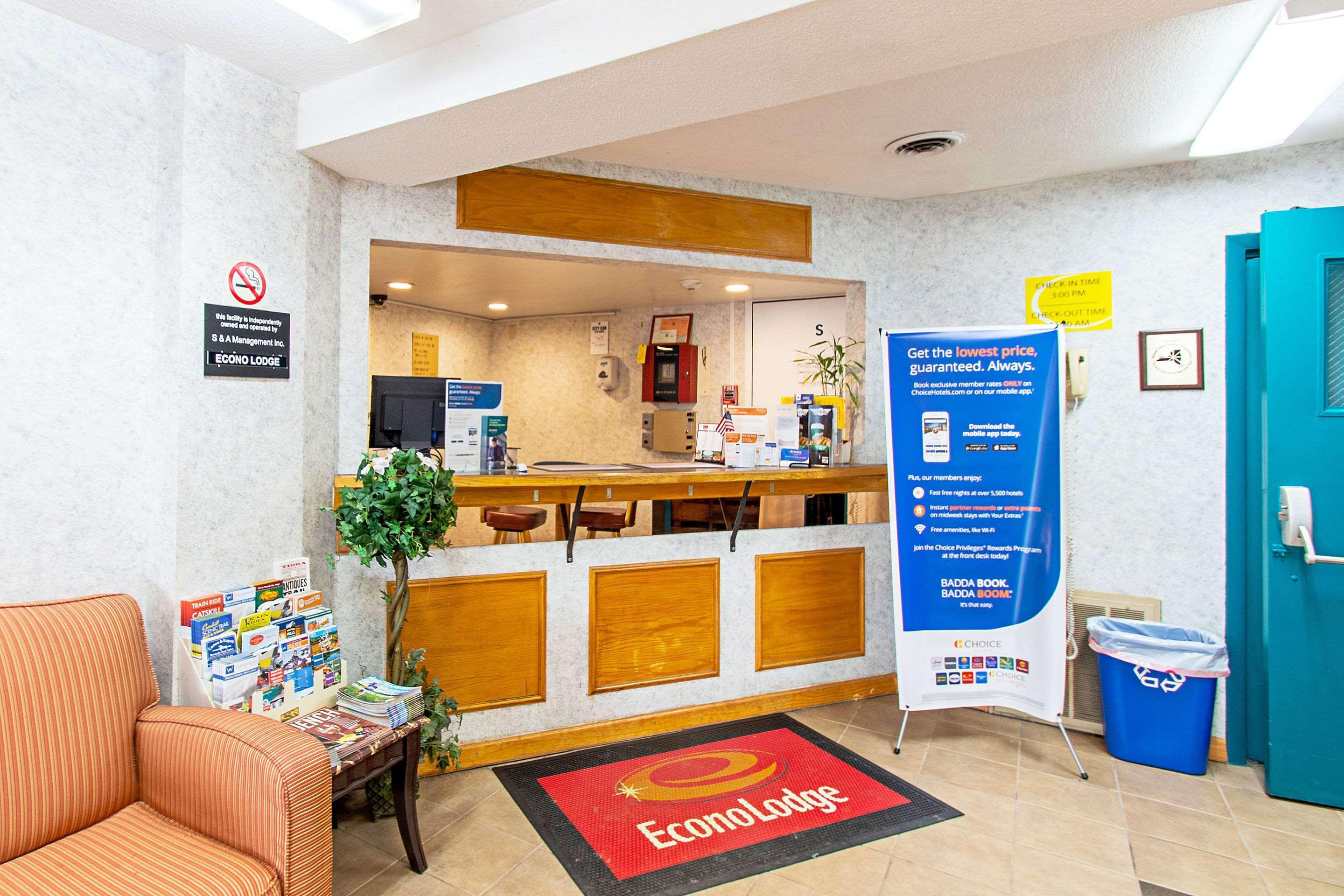 Econo Lodge Utica Luaran gambar