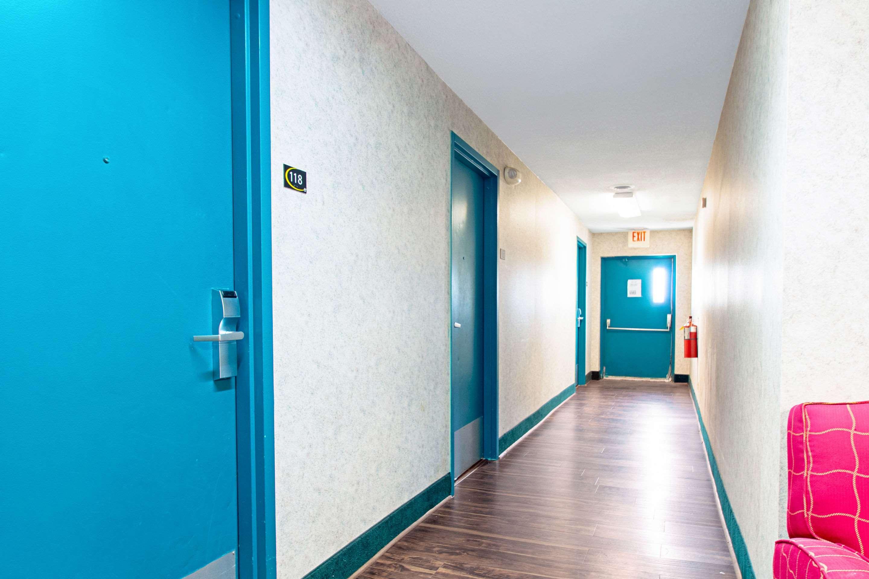 Econo Lodge Utica Luaran gambar