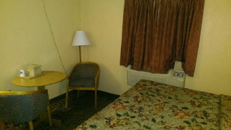 Econo Lodge Utica Luaran gambar