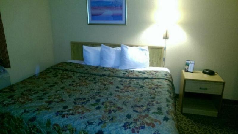 Econo Lodge Utica Luaran gambar