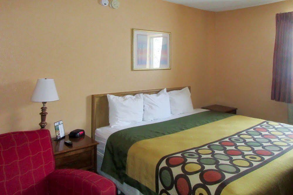Econo Lodge Utica Luaran gambar